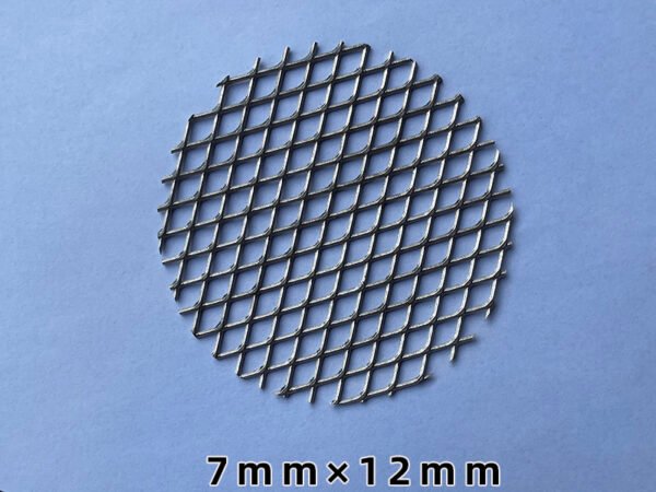 Heavy-duty 430 expanded metal with magnetic properties combining corrosion resistance for industrial applications