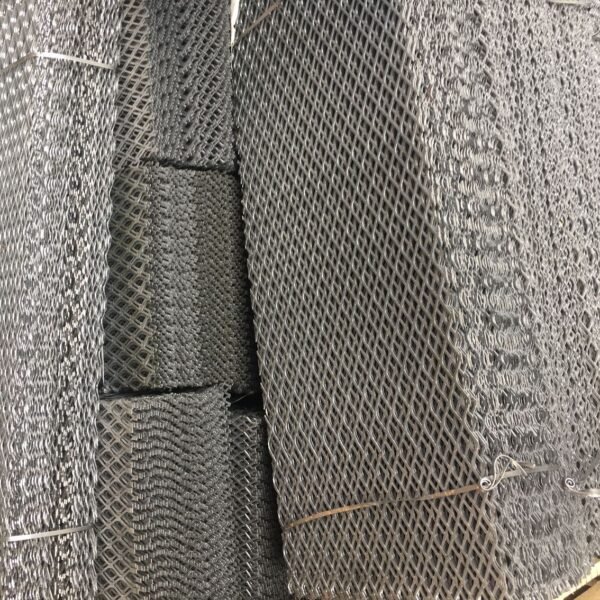 Durable expanded metal mesh offering high rigidity and corrosion resistance for machinery guards and building facades