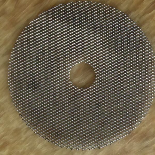 Heavy-duty 430 expanded metal with magnetic properties combining corrosion resistance for industrial applications